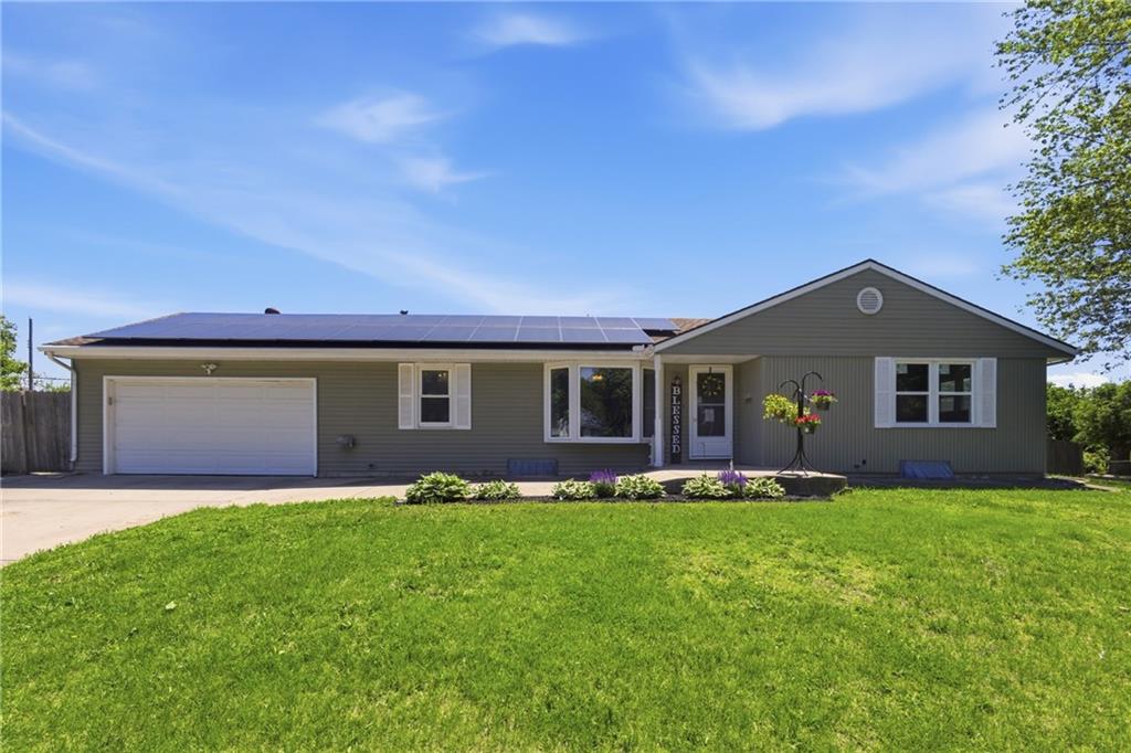 12105 E 41st St, Independence, MO 64052