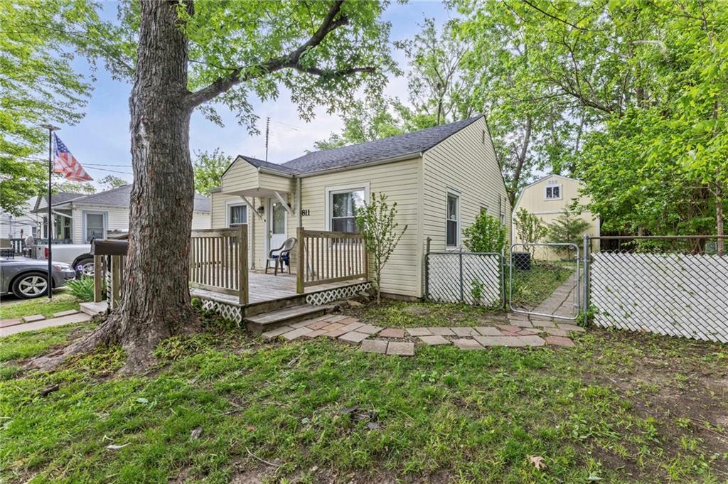 811 S Hickory St, Ottawa, KS 66067