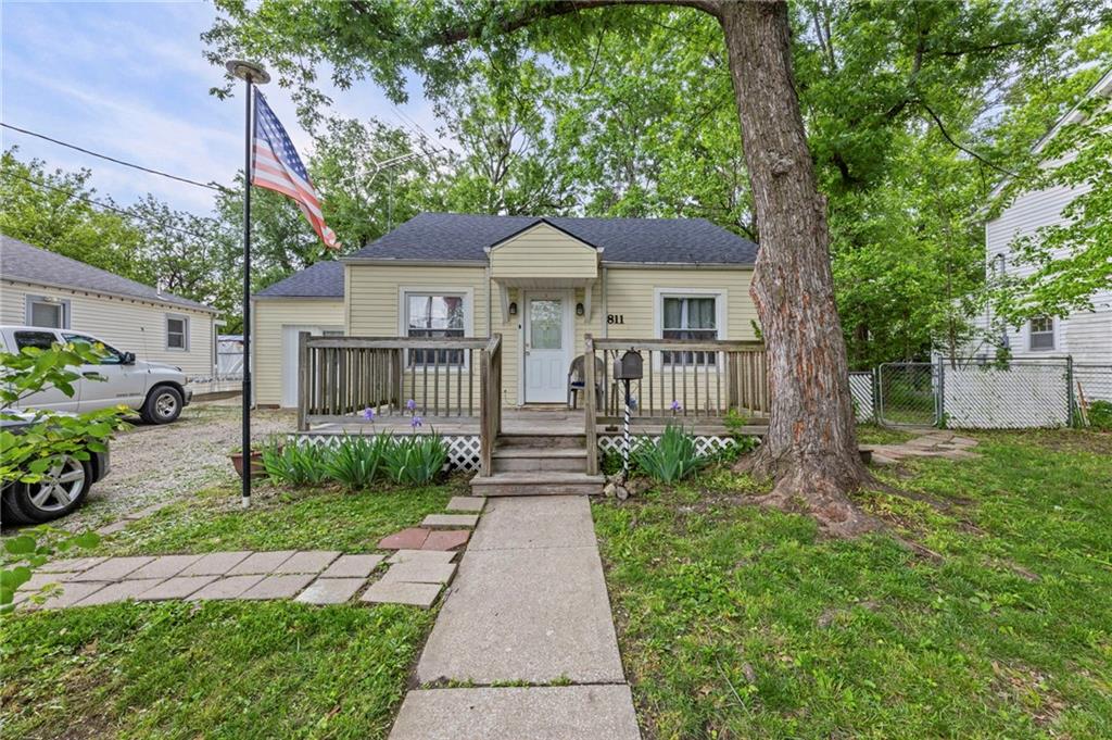 811 S Hickory St, Ottawa, KS 66067
