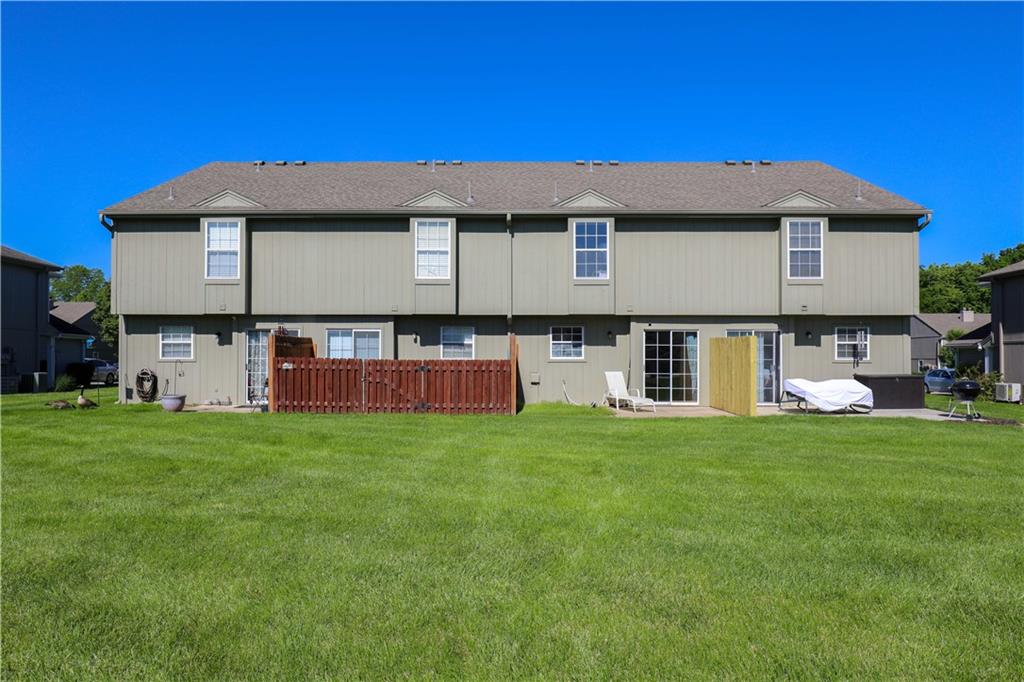 5635 NW Sunrise Meadow Cir, Lee's Summit, MO 64064
