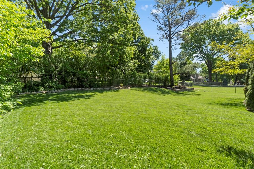 9959 Ballentine St, Overland Park, KS 66214