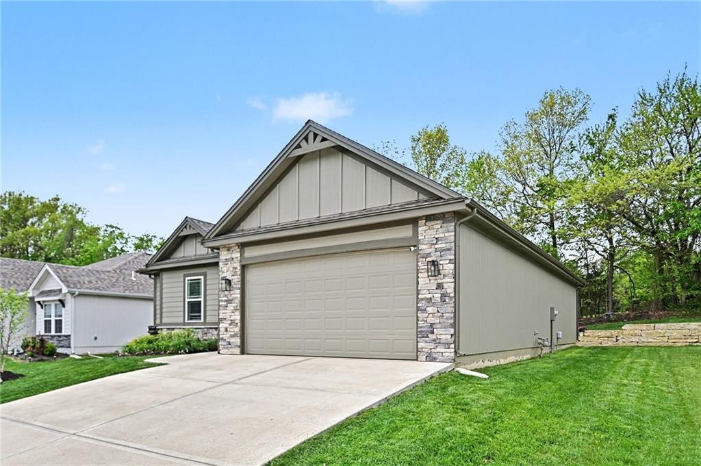 208 S Marimack Ct, Kearney, MO 64060