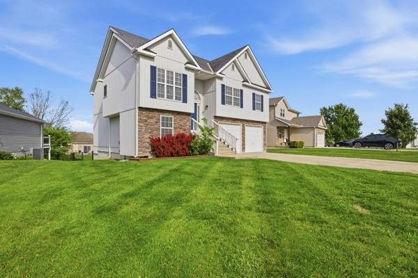 1219 Wildflower Rd, Warrensburg, MO 64093
