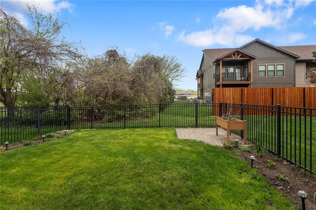 34212 W 90th Cir, De Soto, KS 66018