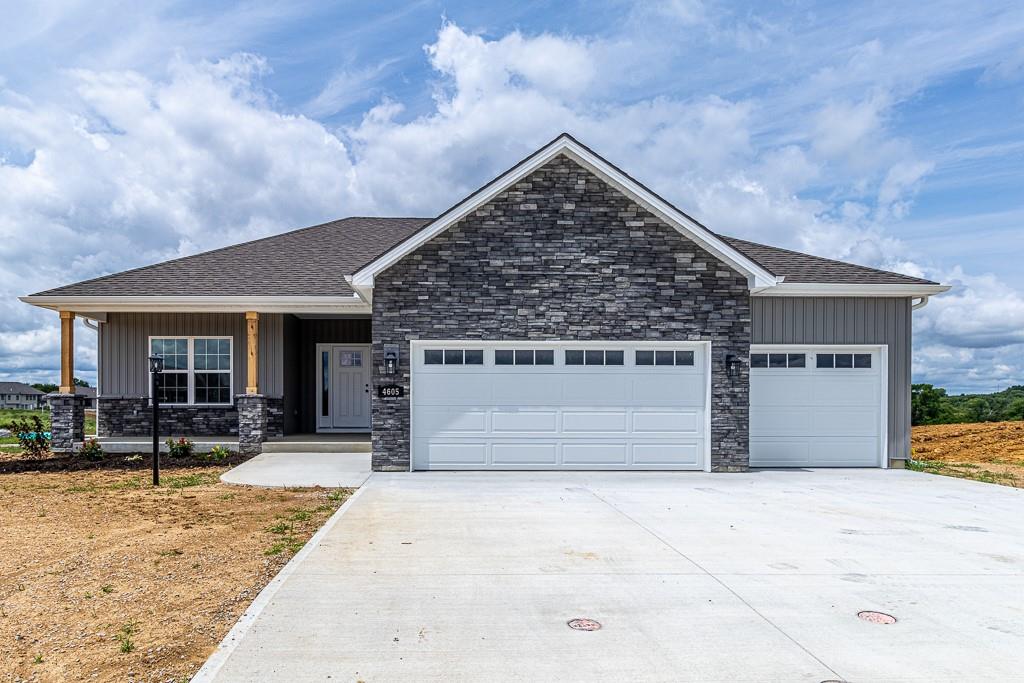 4605 Valley Ridge Ct, St Joseph, MO 64505