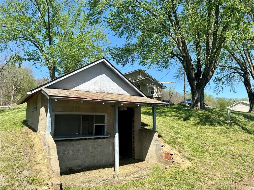 135 SE Mount Zion Rd, St Joseph, MO 64504