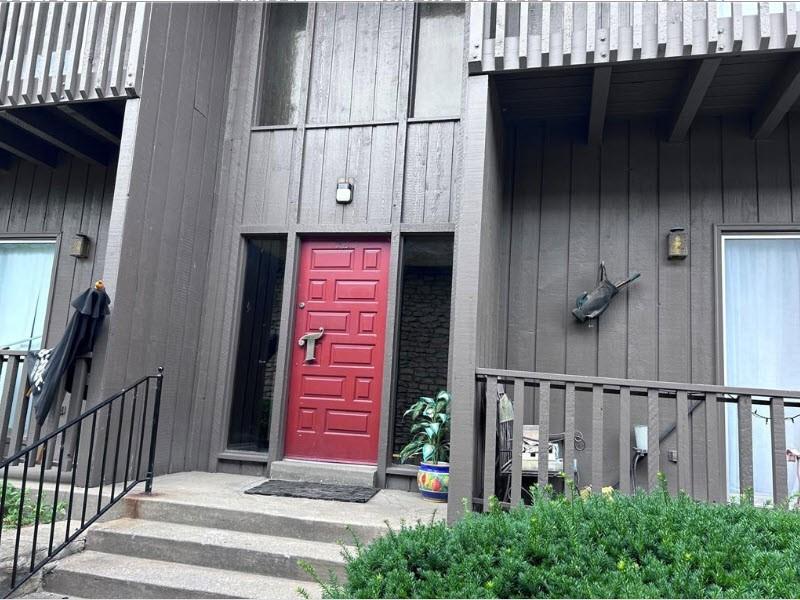 423 W 104th St #C, Kansas City, MO 64114