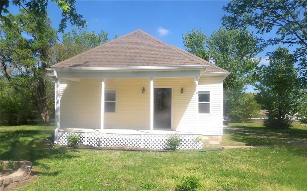 316 N Hickory St, Garnett, KS 66032