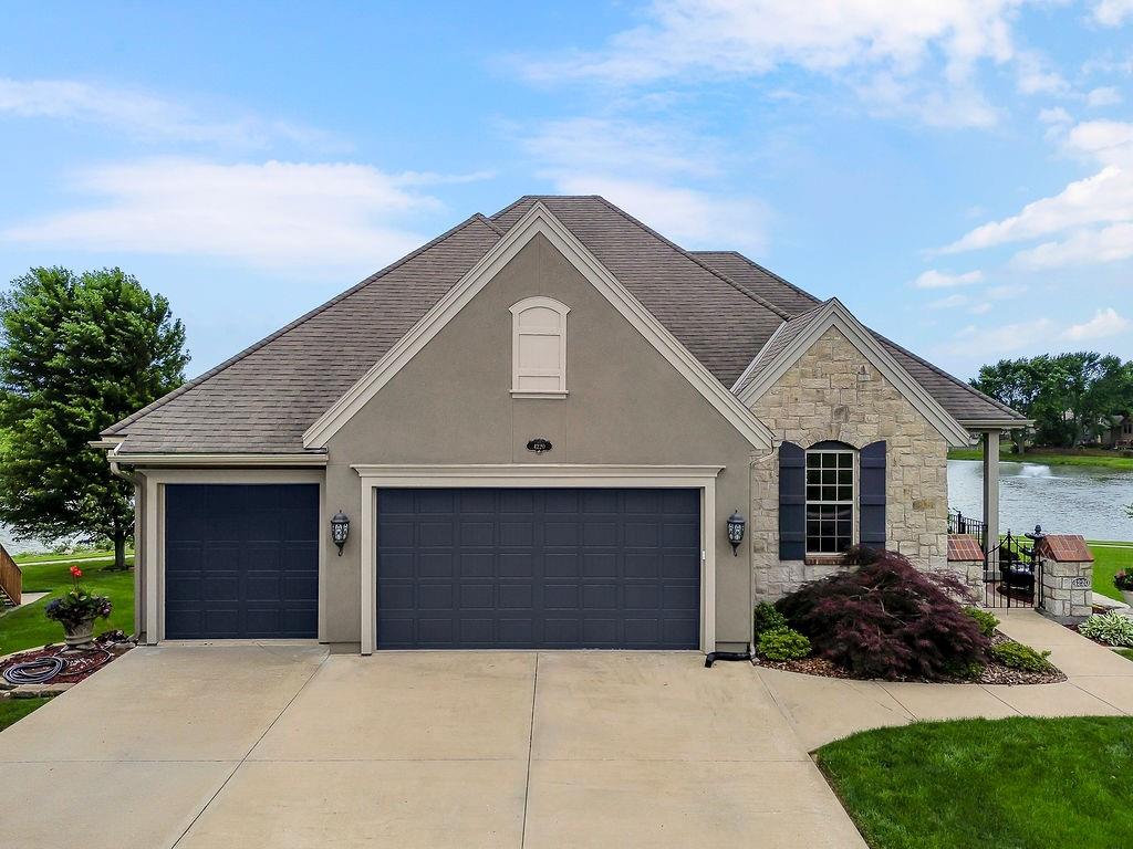 4220 SW Duck Pond Dr, Lee's Summit, MO 64082