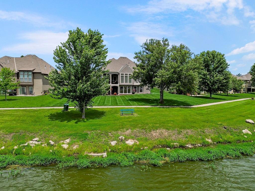 4220 SW Duck Pond Dr, Lee's Summit, MO 64082