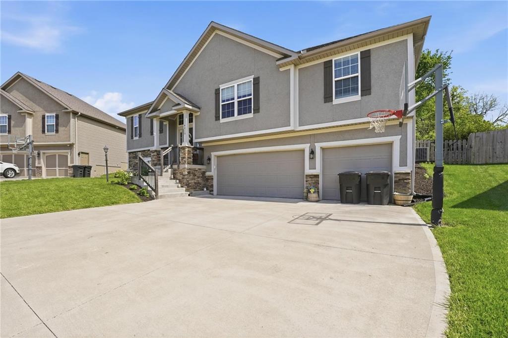 4010 Stacey Way Ct, St Joseph, MO 64505