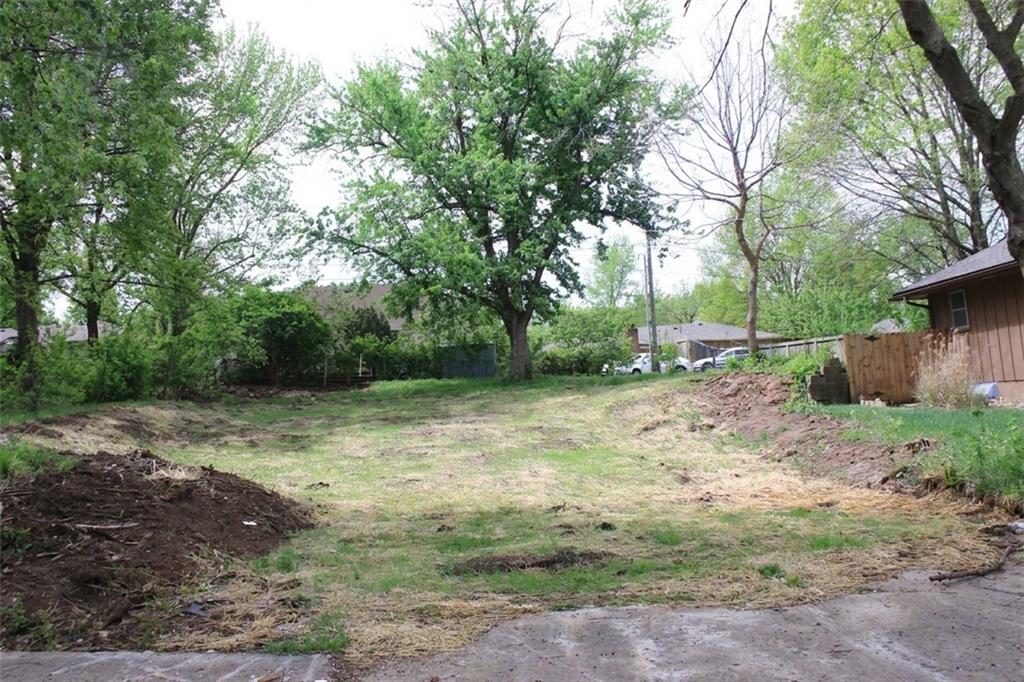 16701 E 29th St S, Independence, MO 64055