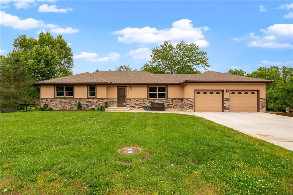 8220 High St, De Soto, KS 66018