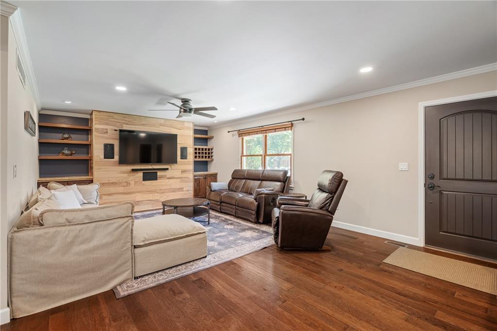 8220 High St, De Soto, KS 66018