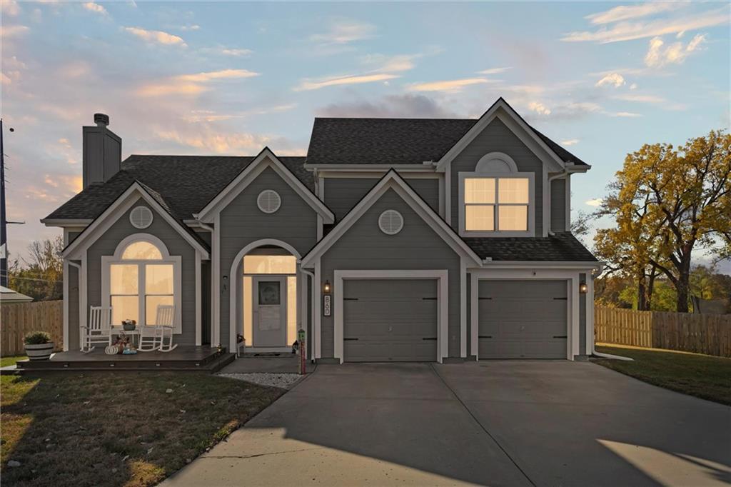 860 River Dr, Edwardsville, KS 66111