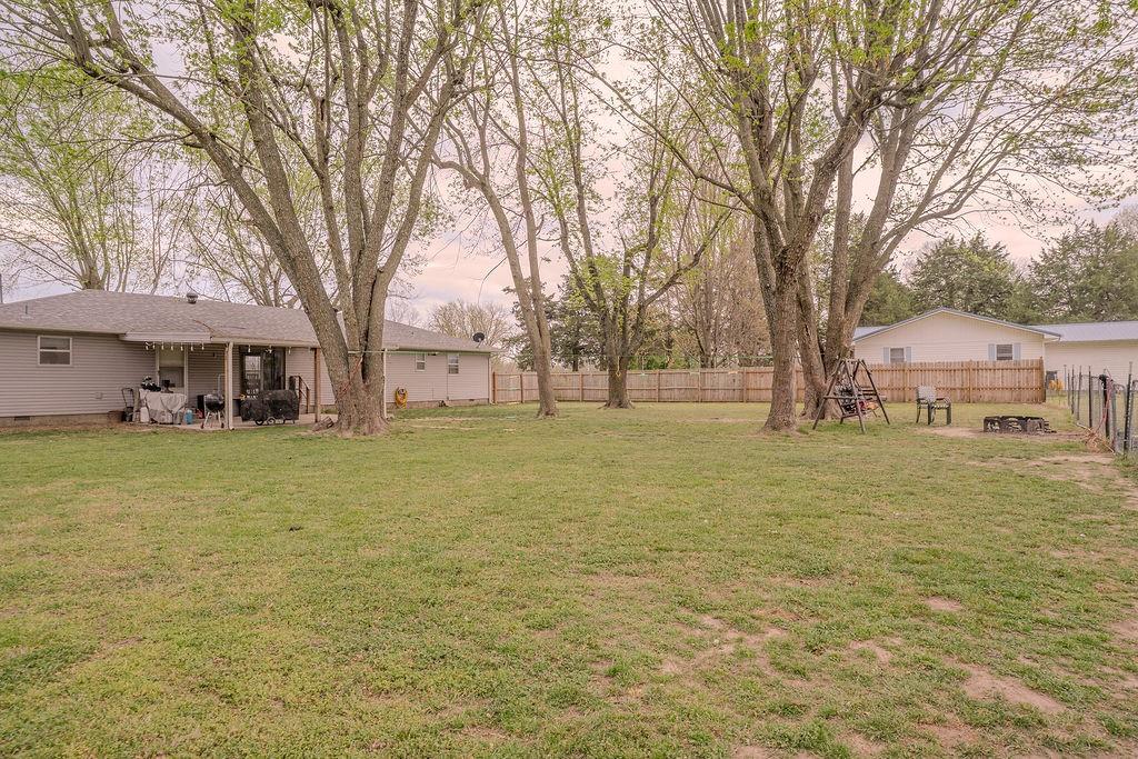 804 N 8th St, Chetopa, KS 67336