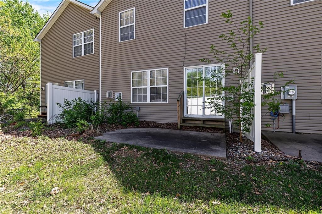 8820 Timber Creek Ln, Pleasant Valley, MO 64068