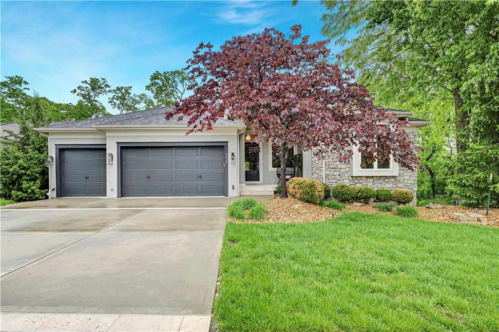770 Suffolk Ln, Loch Lloyd, MO 64012