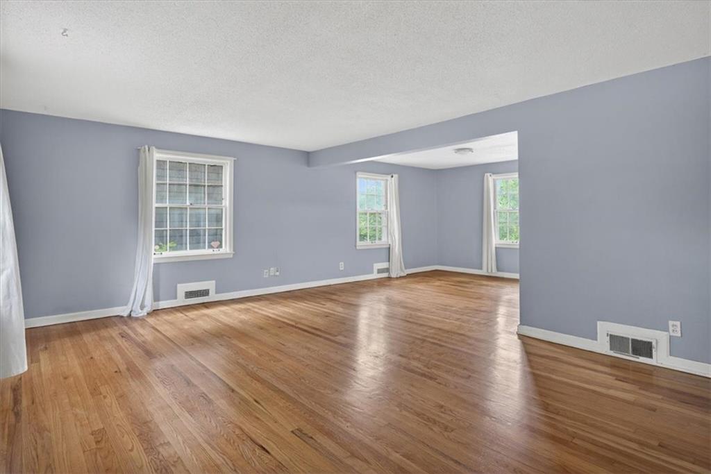 636 E 63rd Ter, Kansas City, MO 64110