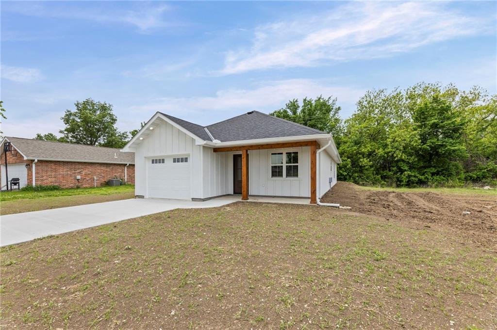 504 Mcguire Dr, Iola, KS 66749