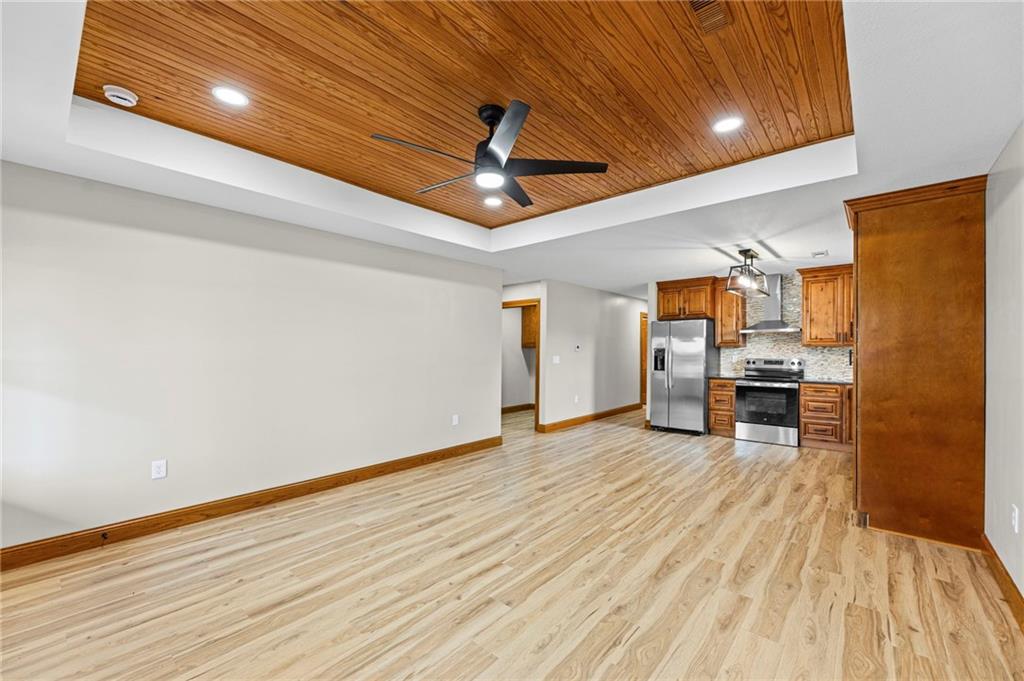 504 Mcguire Dr, Iola, KS 66749