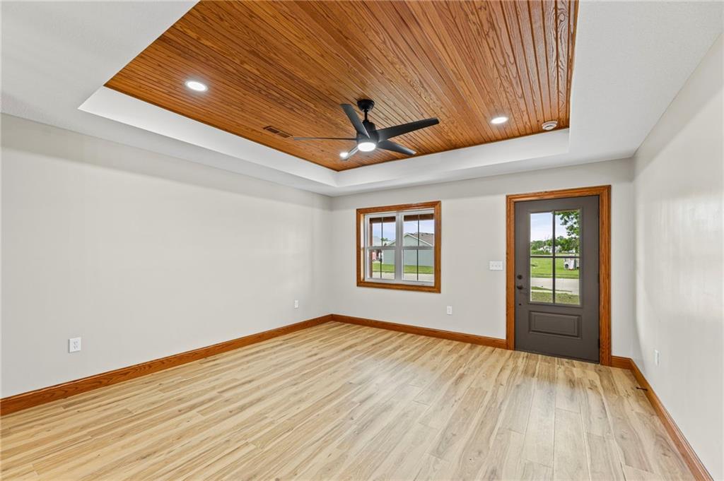 504 Mcguire Dr, Iola, KS 66749