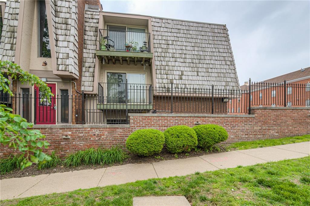 3602 Gillham Rd #4, Kansas City, MO 64111