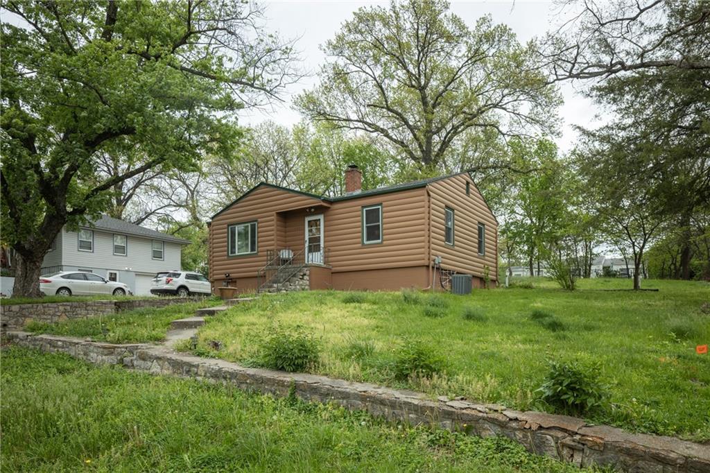 111 Waller Ave, Excelsior Springs, MO 64024