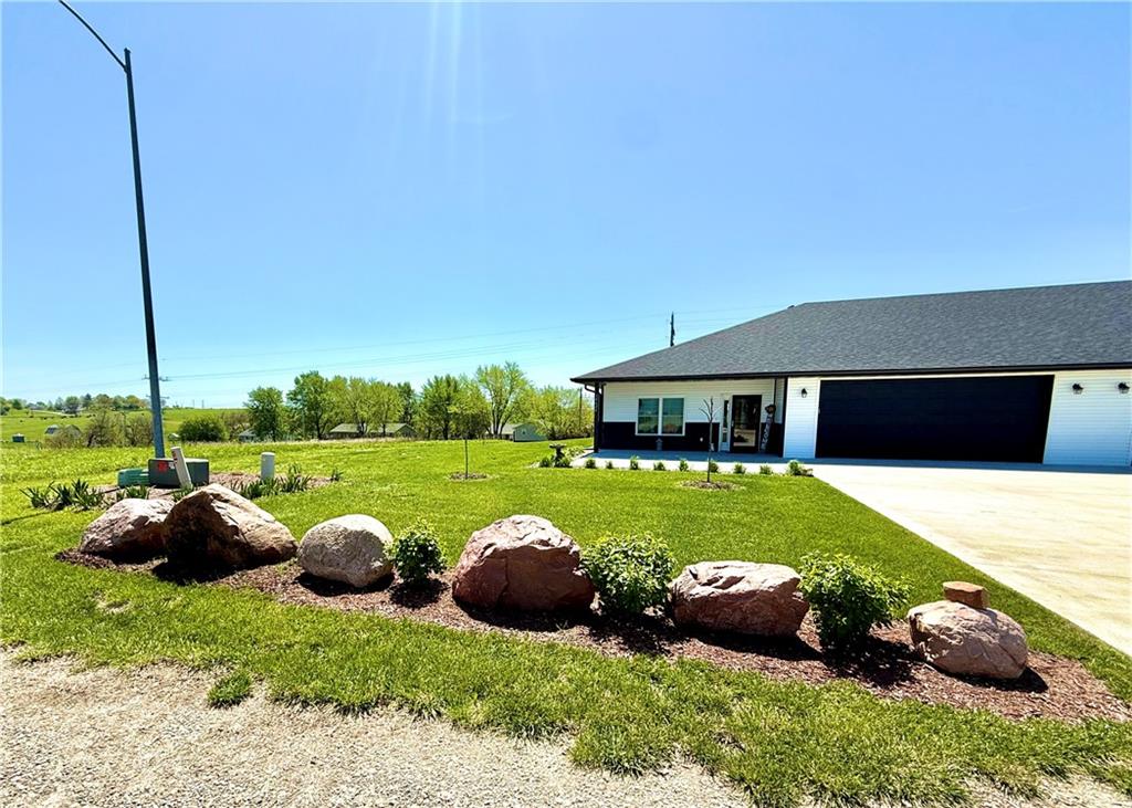 30624 Porter Dr, Maryville, MO 64468