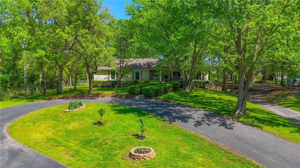 715 Dickinson Rd, Independence, MO 64050