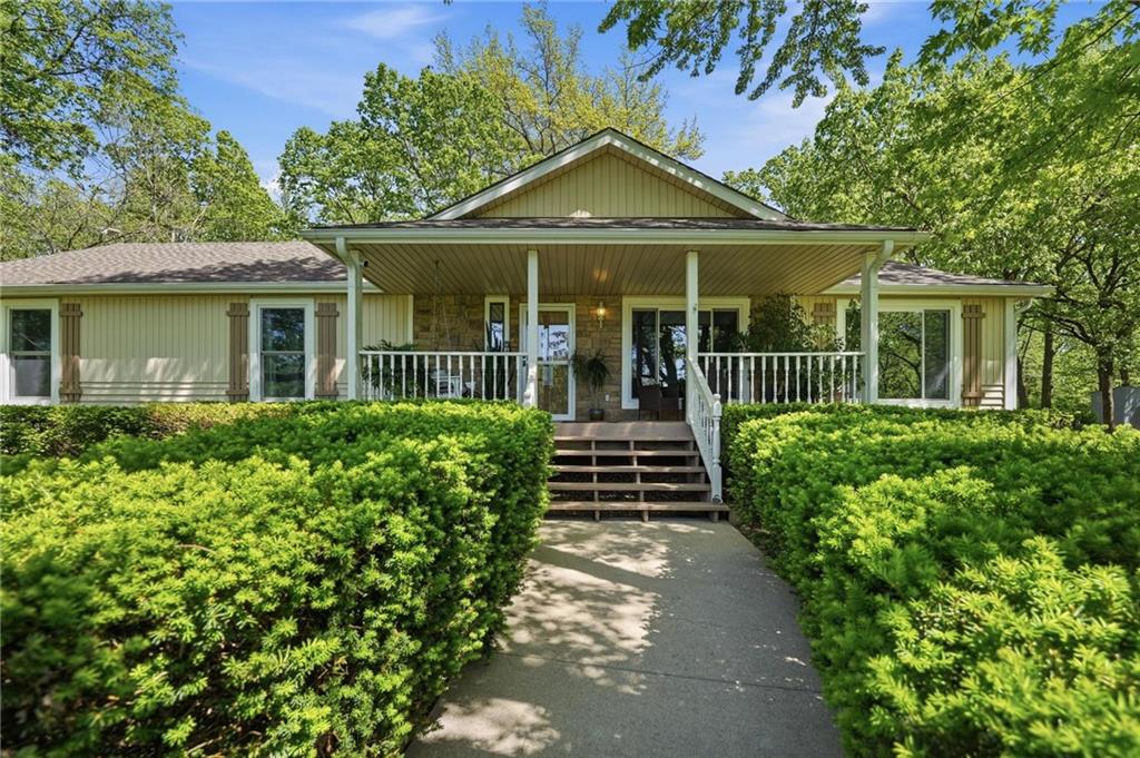 715 Dickinson Rd, Independence, MO 64050