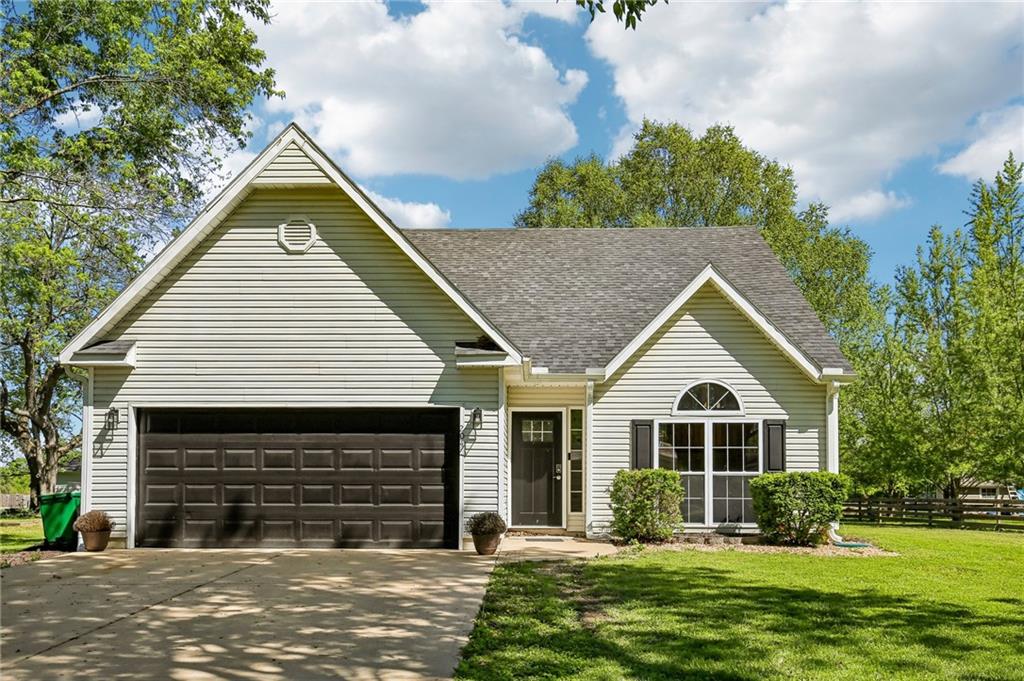 204 E 8th St, Adrian, MO 64720