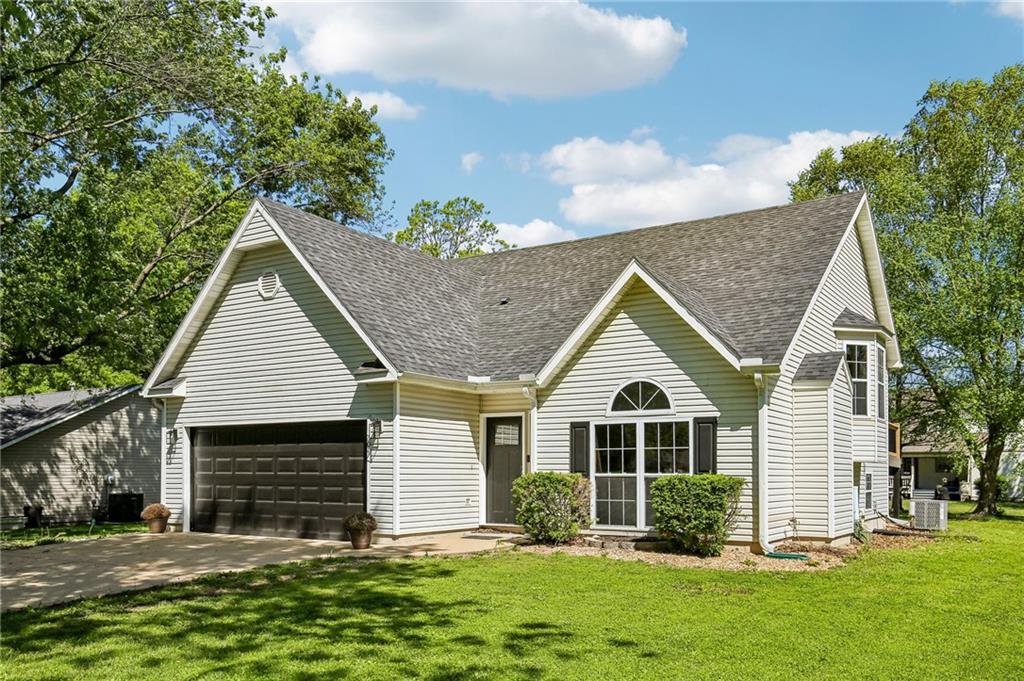 204 E 8th St, Adrian, MO 64720