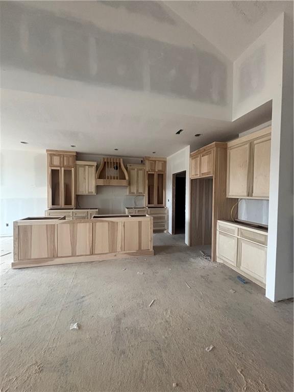 4 Red Fox Cir, Lake Winnebago, MO 64034