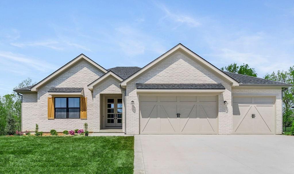 4 Red Fox Cir, Lake Winnebago, MO 64034