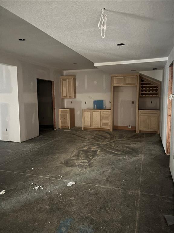 4 Red Fox Cir, Lake Winnebago, MO 64034