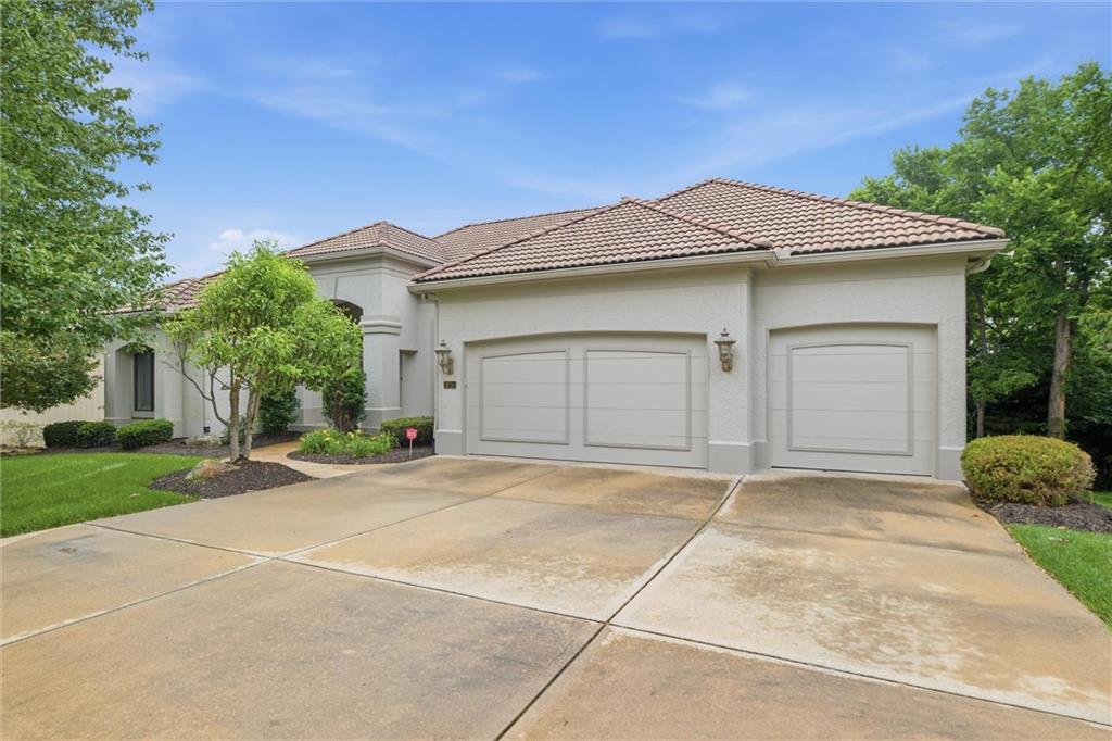 9714 Wild Rose Ln, Lenexa, KS 66227