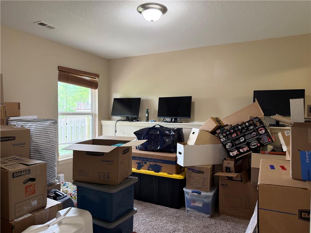 1052 Wyndham Dr, Lansing, KS 66043