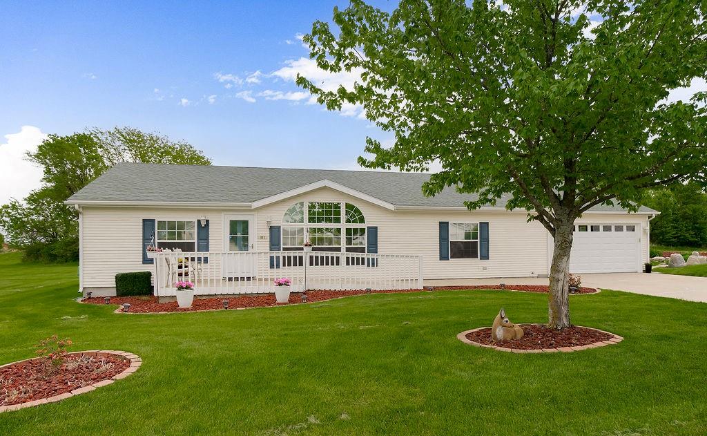 803 Pine Ct, Oak Grove, MO 64075