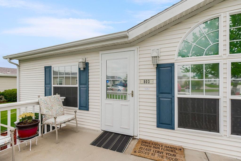 803 Pine Ct, Oak Grove, MO 64075