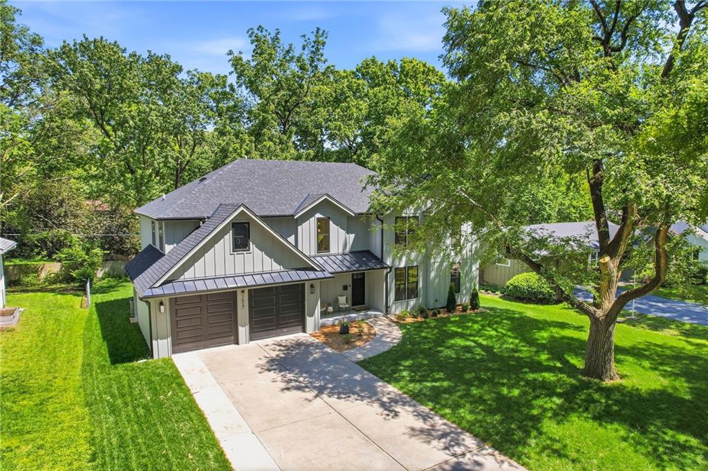 7927 Chadwick St, Prairie Village, KS 66208