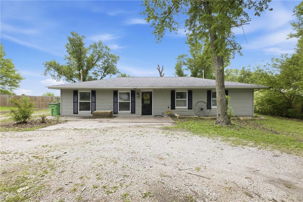 510 E 2nd St, Pomona, KS 66076