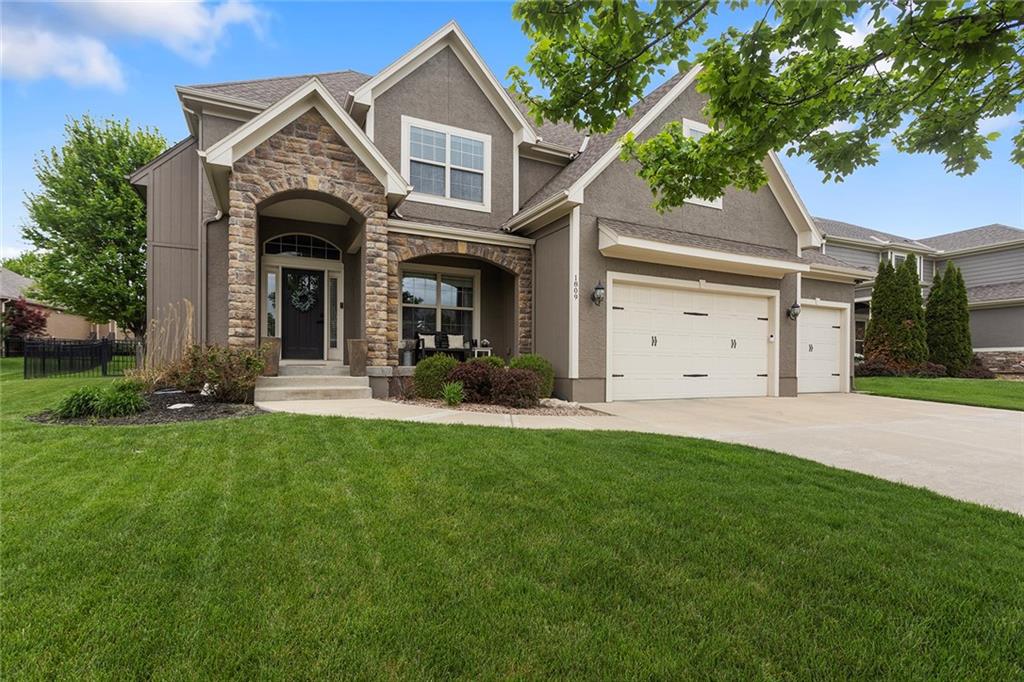 1809 NE Parks Summit Blvd, Lee's Summit, MO 64064