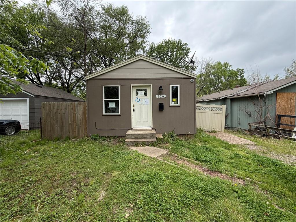 326 N Cedar Ave, Independence, MO 64053