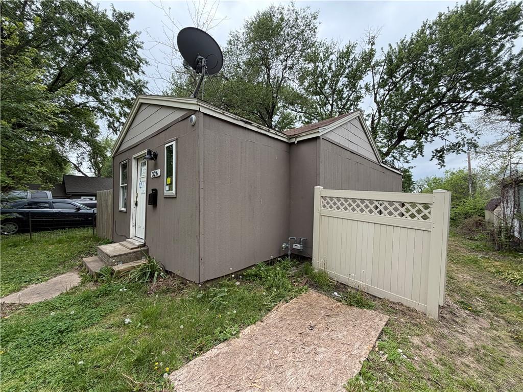 326 N Cedar Ave, Independence, MO 64053