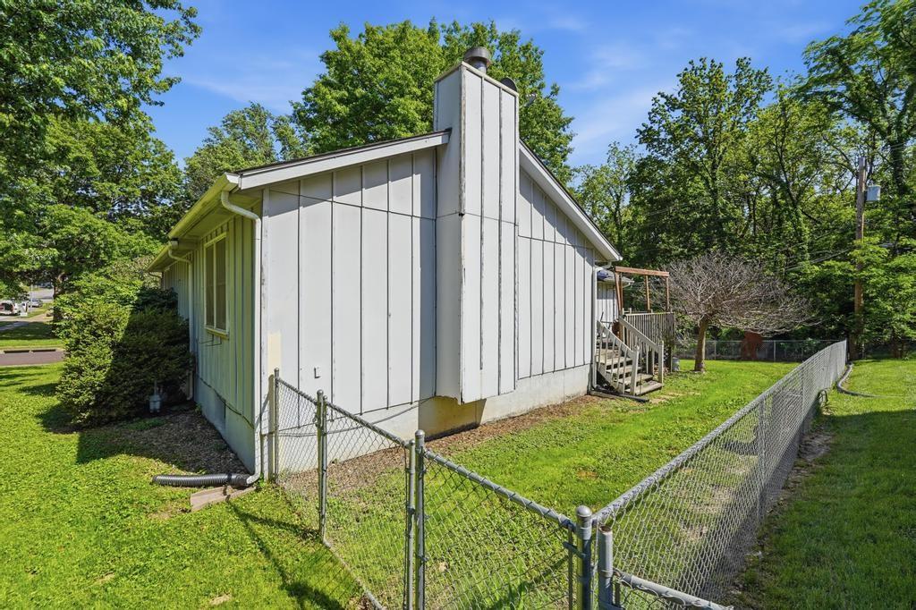 4100 S Coventry Dr, Independence, MO 64055