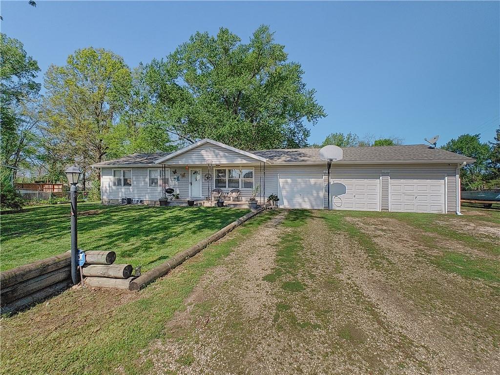 102 Walnut Ct, Perry, KS 66073
