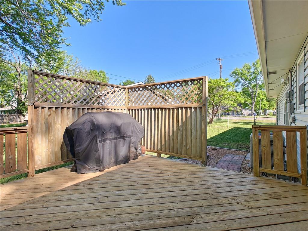 102 Walnut Ct, Perry, KS 66073