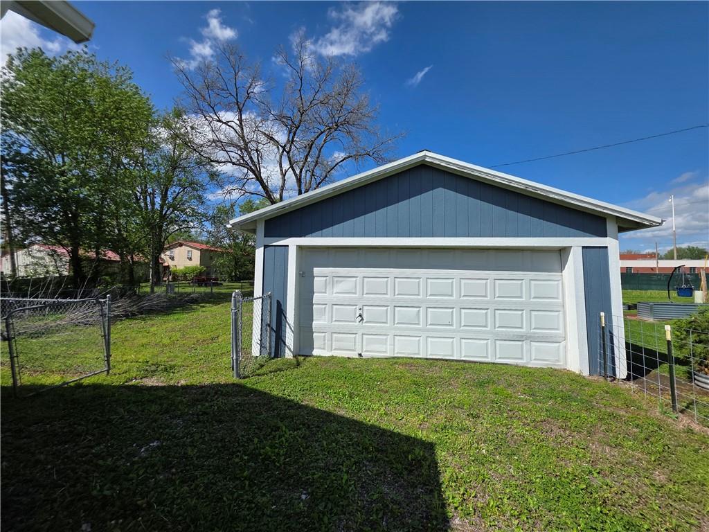 712 E Market St, Lacygne, KS 66040