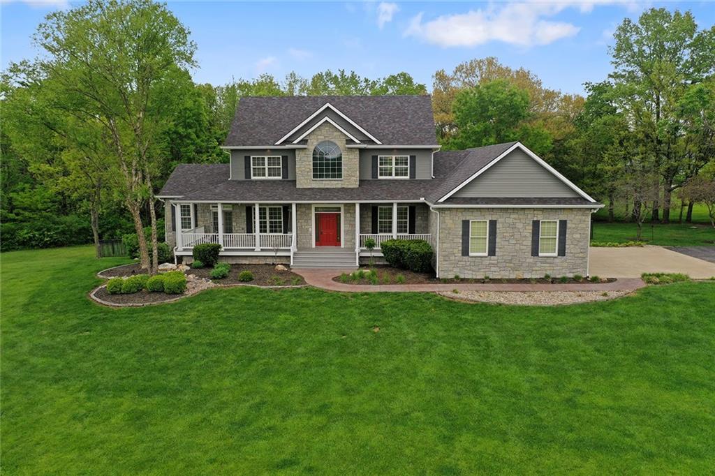 8611 S Stillhouse Rd, Oak Grove, MO 64075